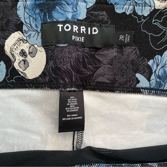 Torrid | Pixie Skull Floral Leggings, Size 2R - Picture 7 of 7